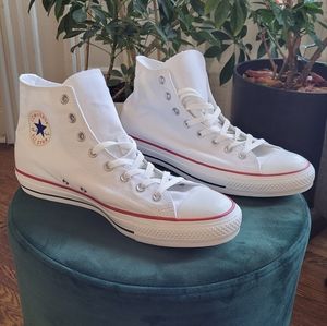 NWOT - White Converse Chuck Taylor Hightops - Never Been Worn